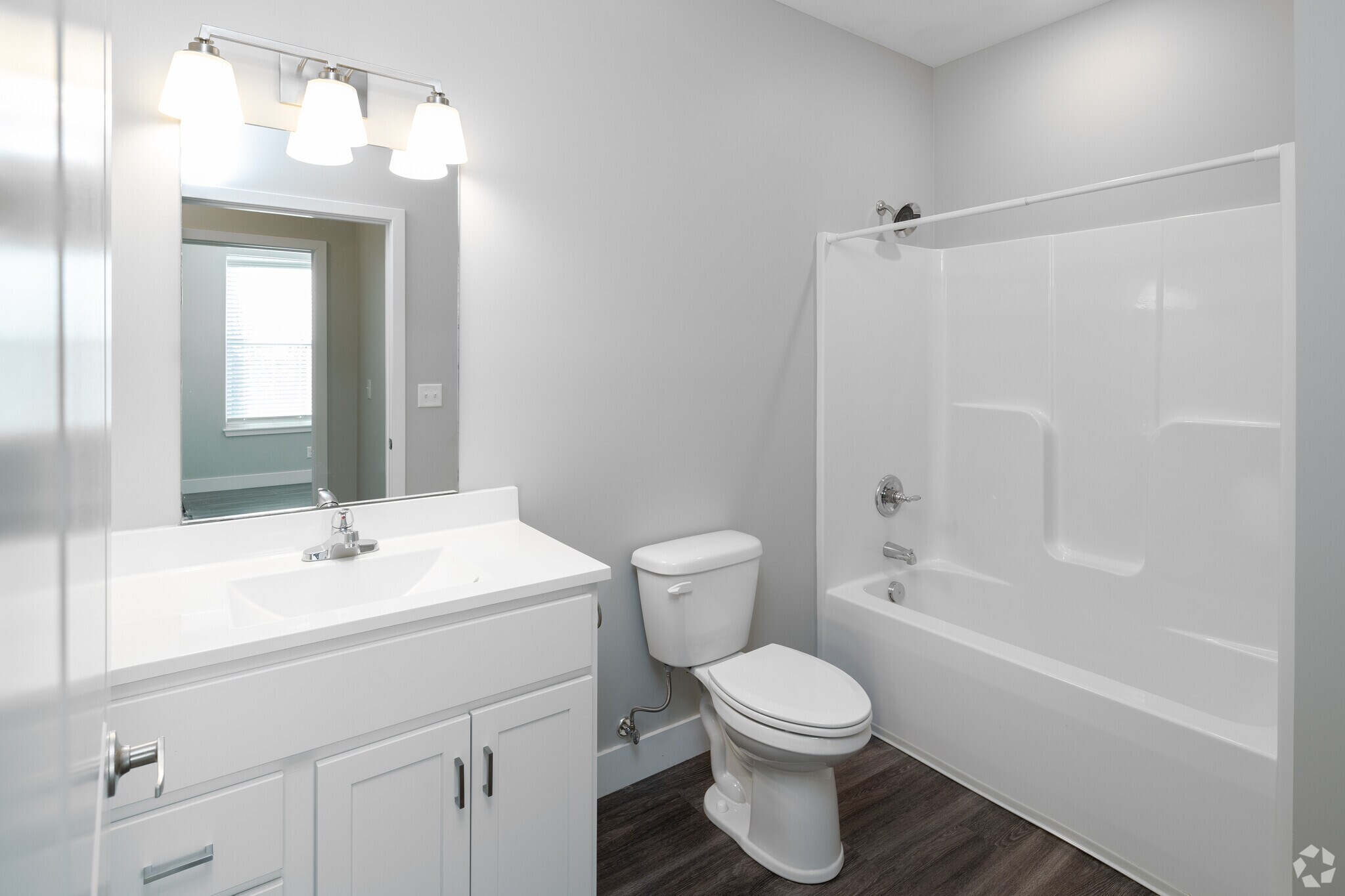 spring-street-commons-jeffersonville-in-1br-1ba---681sf-bathroom-1